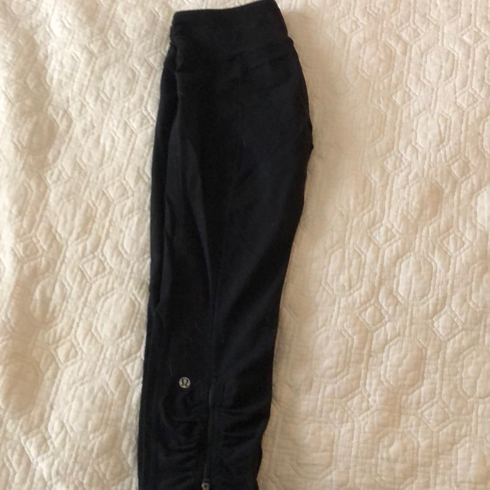 Black Lululemon leggings with zipper